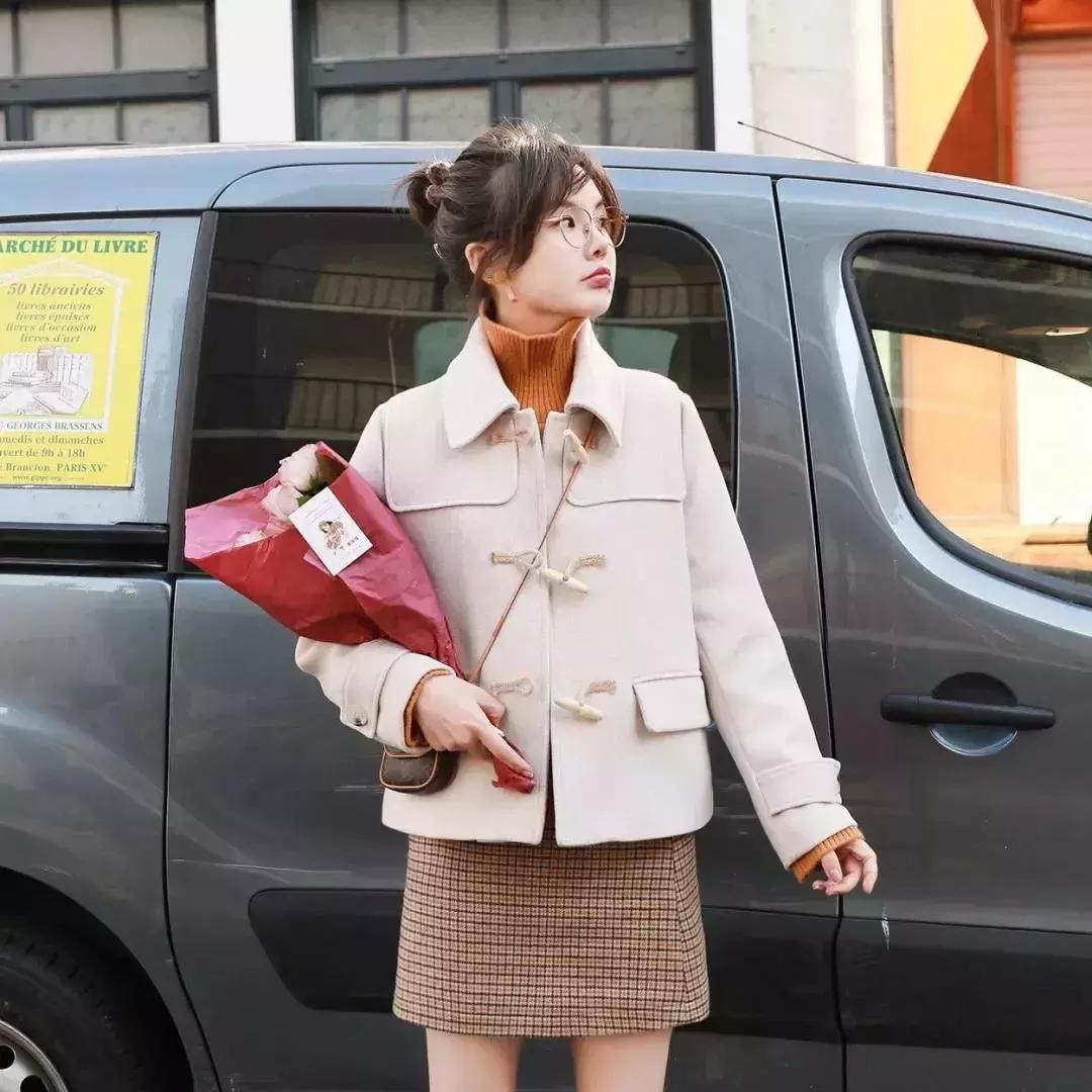 特别修身大衣怎么搭,连帽大衣如何穿搭