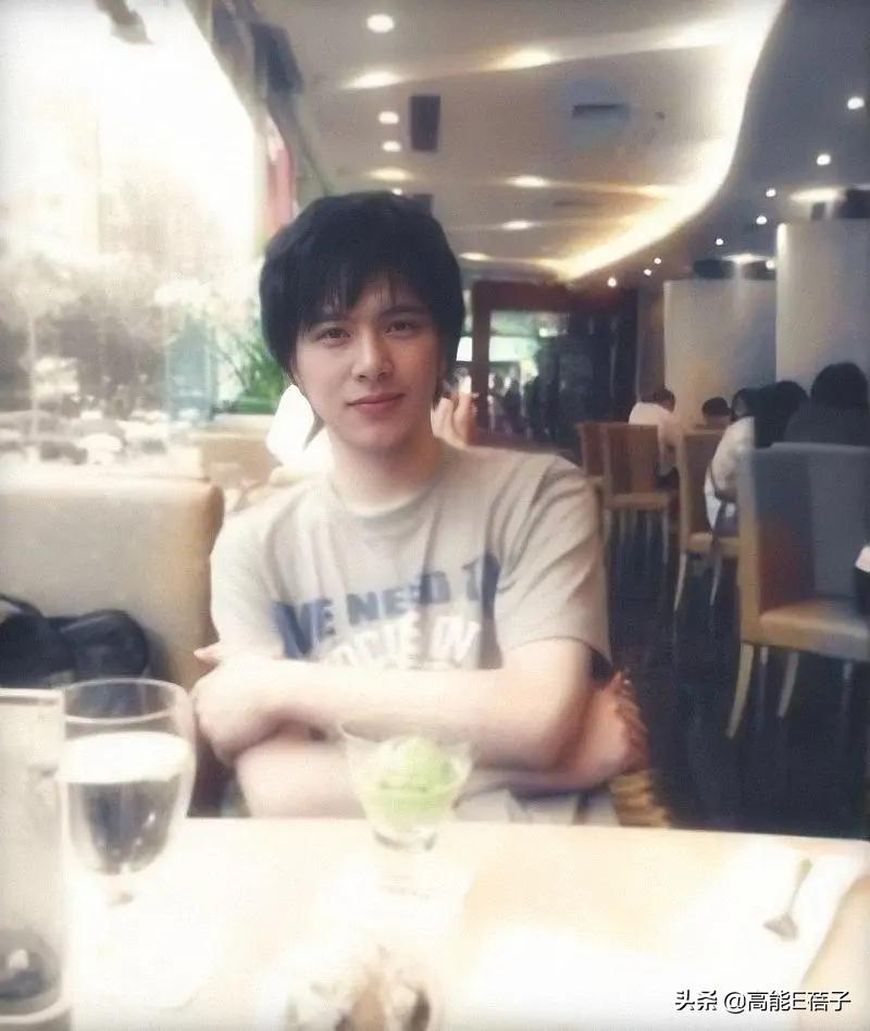 一张照片爆红的人,一张照片火了的帅哥