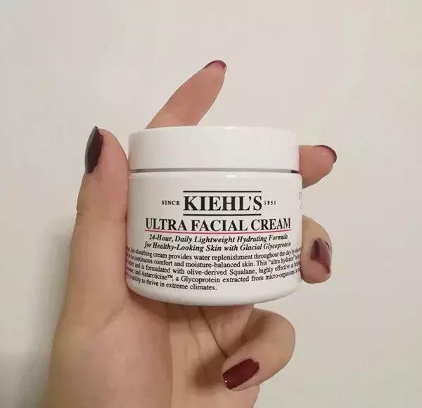 晚上睡觉前涂很多护肤品好吗,晚上必须睡前涂护肤品吗