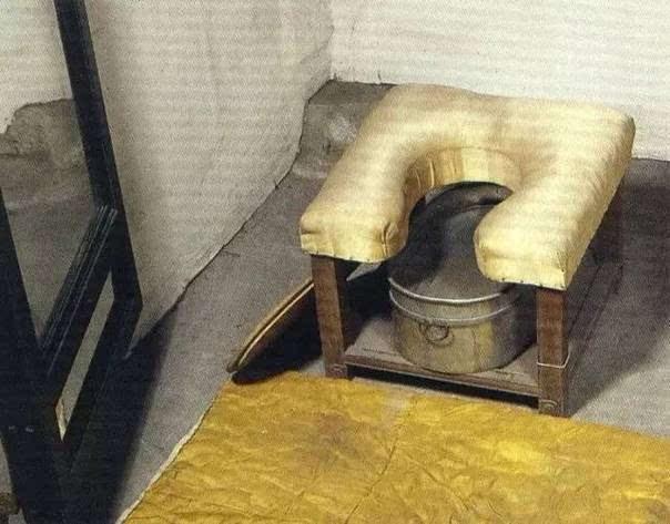 从厕所看古人的地位，果然是皇帝的最高级