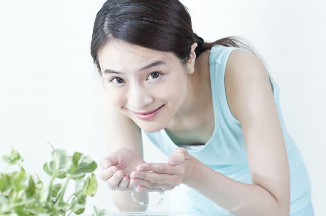 医生最有效的去黑头加缩毛孔方法,皮肤管理去黑头缩毛孔大概多少钱