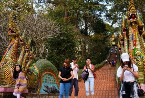 娶人妖为妻是啥感觉?小伙迎娶人妖皇后,表示甜蜜中带点小尴尬