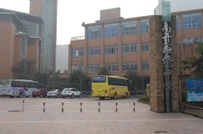 重庆小学学费一年多少钱,重庆小学为什么这么贵