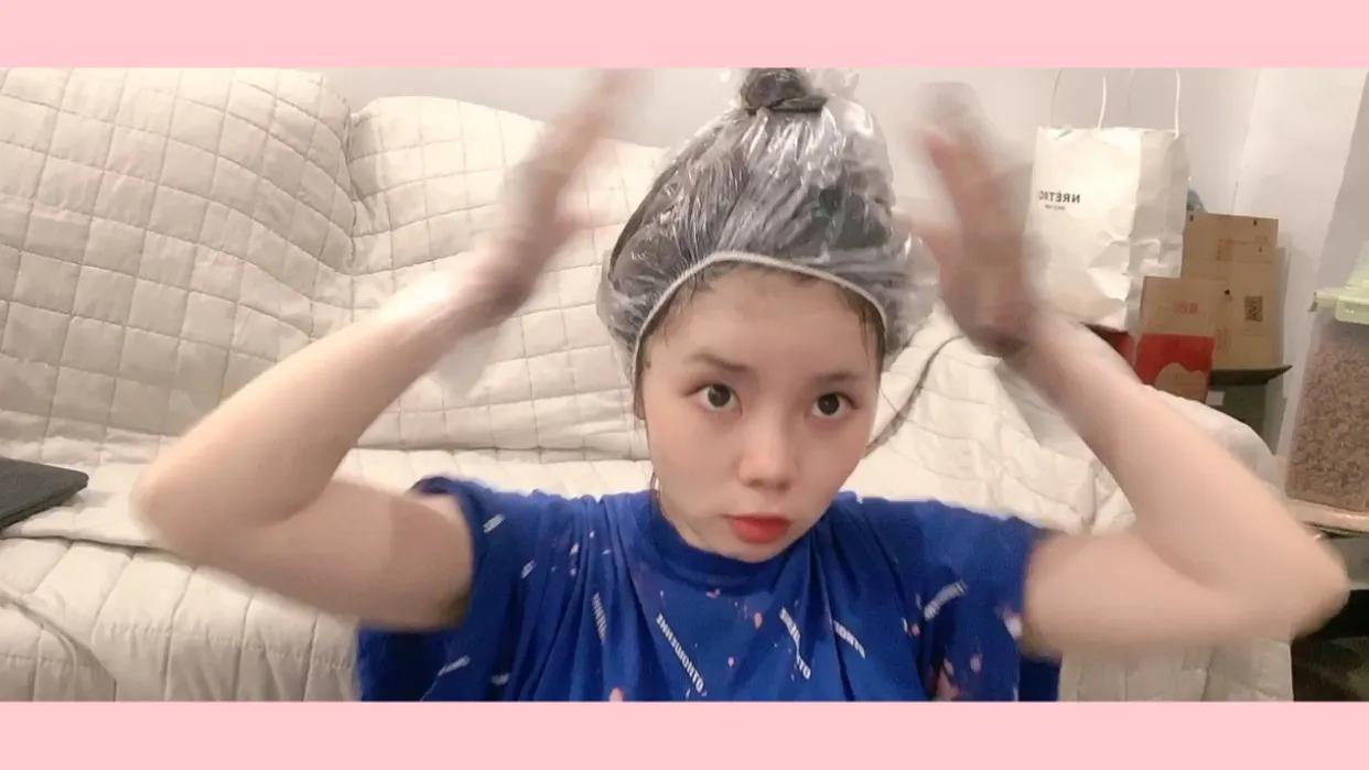 泡沫染发自己在家染教程,泡沫染发教程自己染发蓝黑色