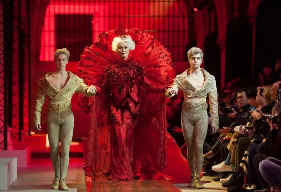 超模卡门：74岁痛失爱人还被好友骗到破产，86岁走秀依旧艳压群芳