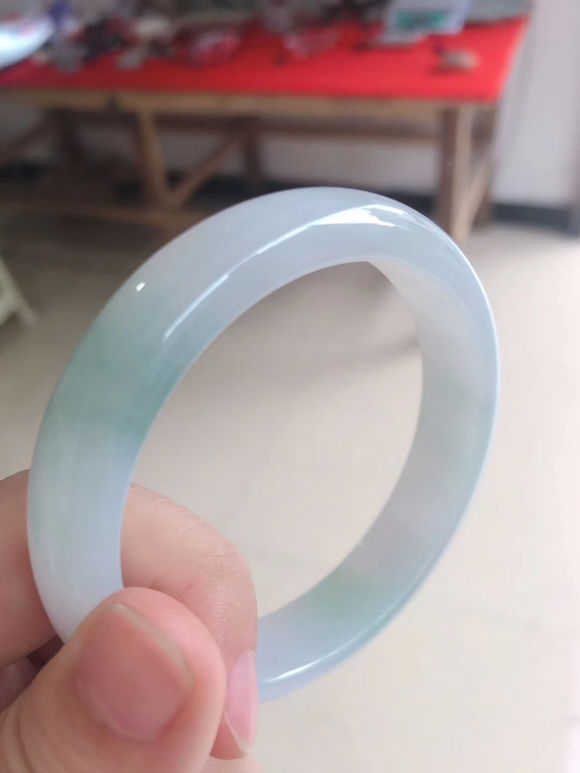 切翡翠原石做手镯过程,翡翠手镯从原石到成品的全过程