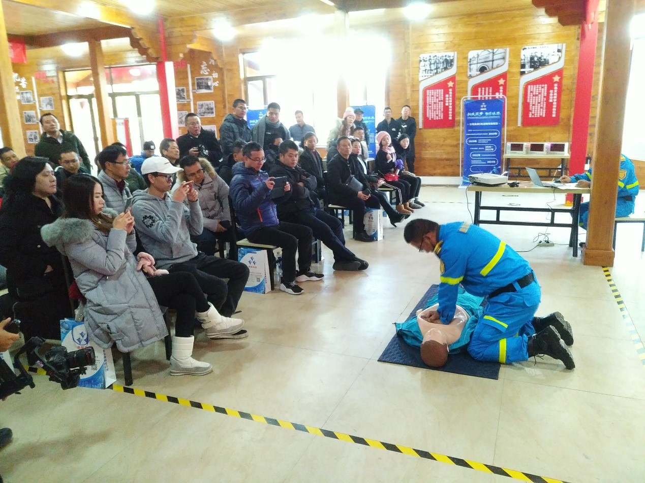 深圳的校长们点赞晶新科技复合型应急疏散逃生演示演练教学