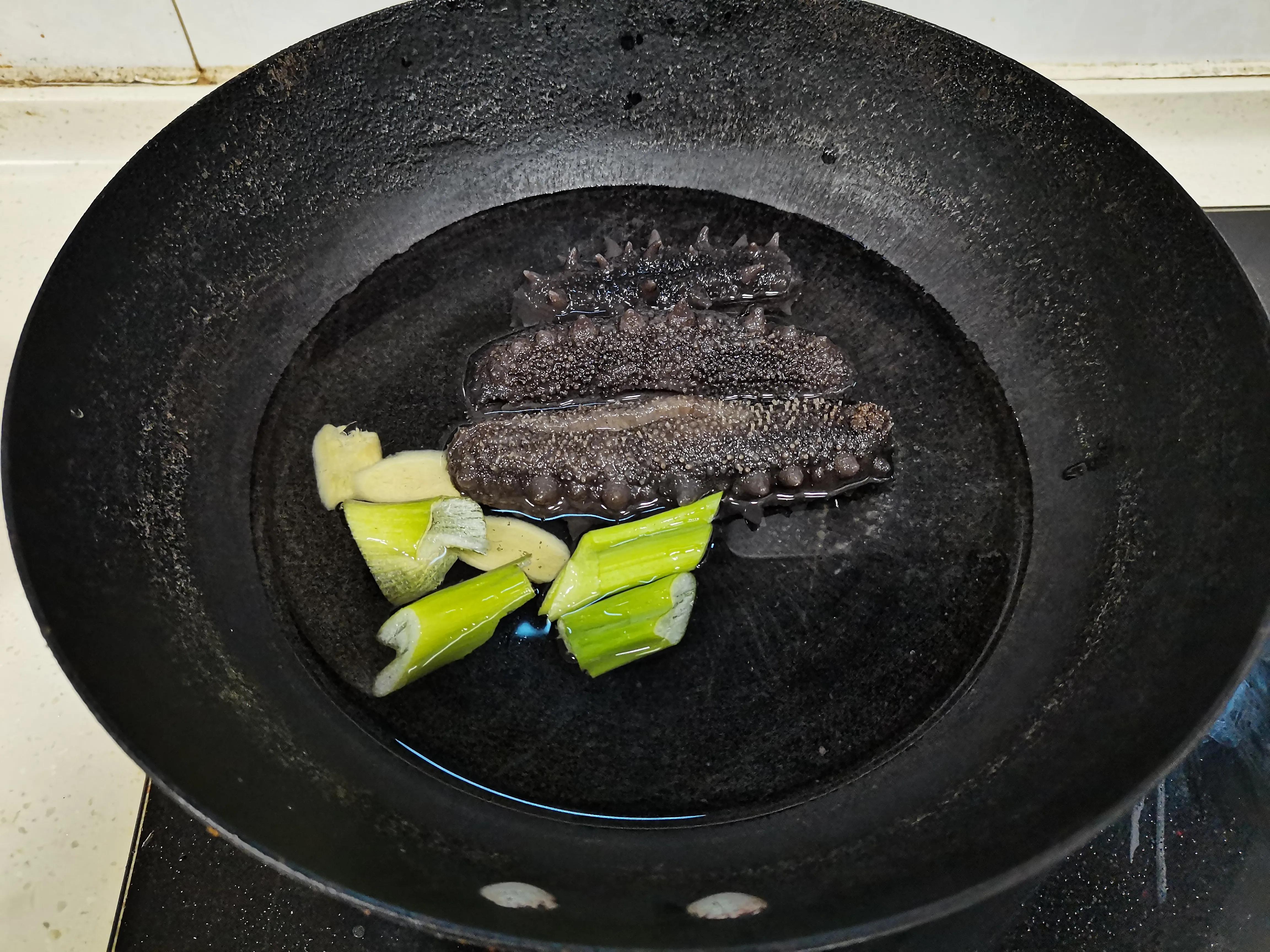 经典鲁菜葱烧海参做法好吃又营养,鲁菜名吃葱烧海参宴客聚会高级菜