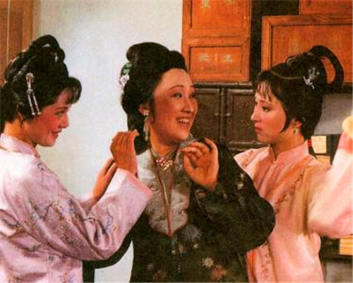 木石前盟与金玉良有什么关系,金玉良缘和木石前盟之争