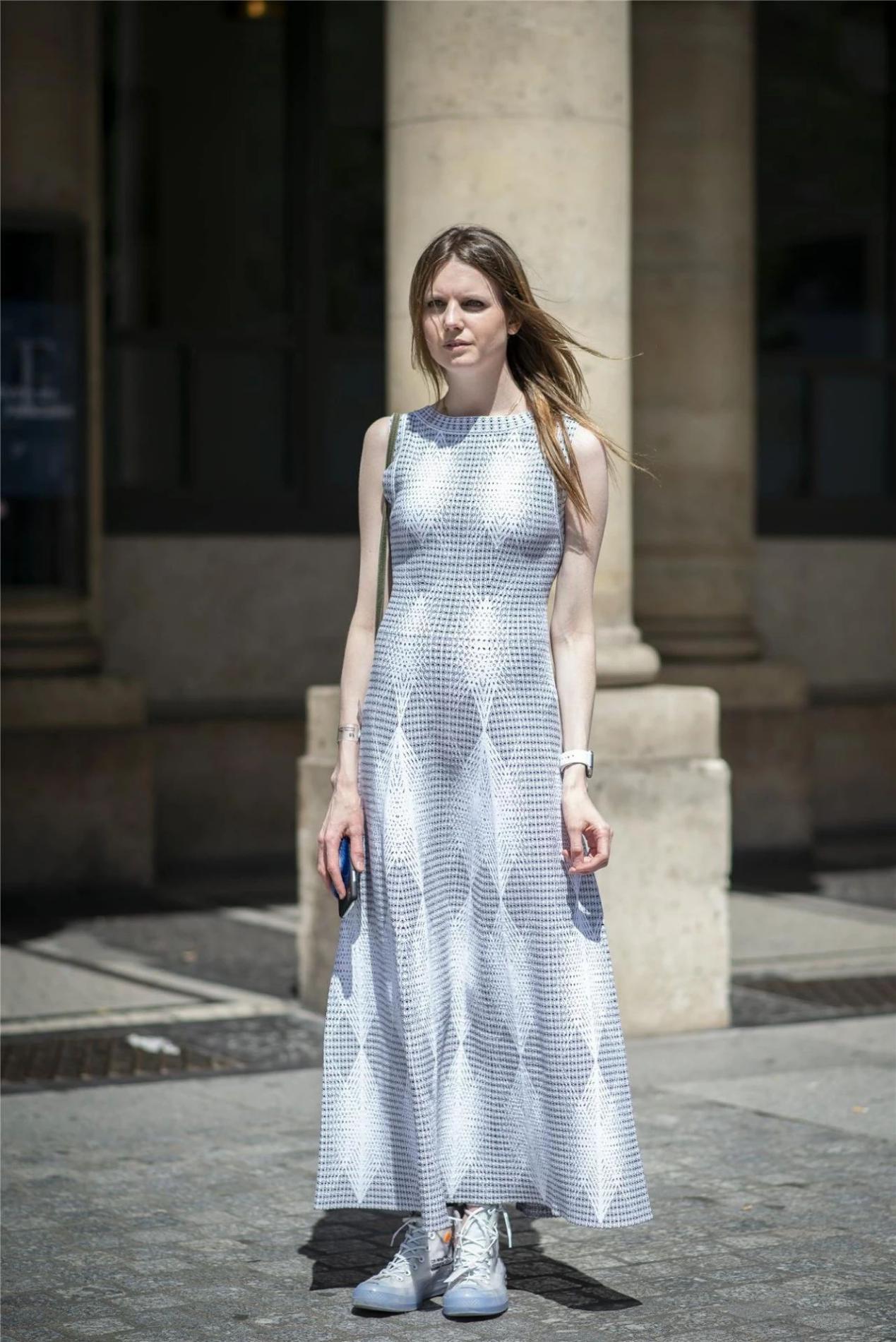 女人40不要穿这几种颜色的衣服,四十岁女人不要穿什么鞋