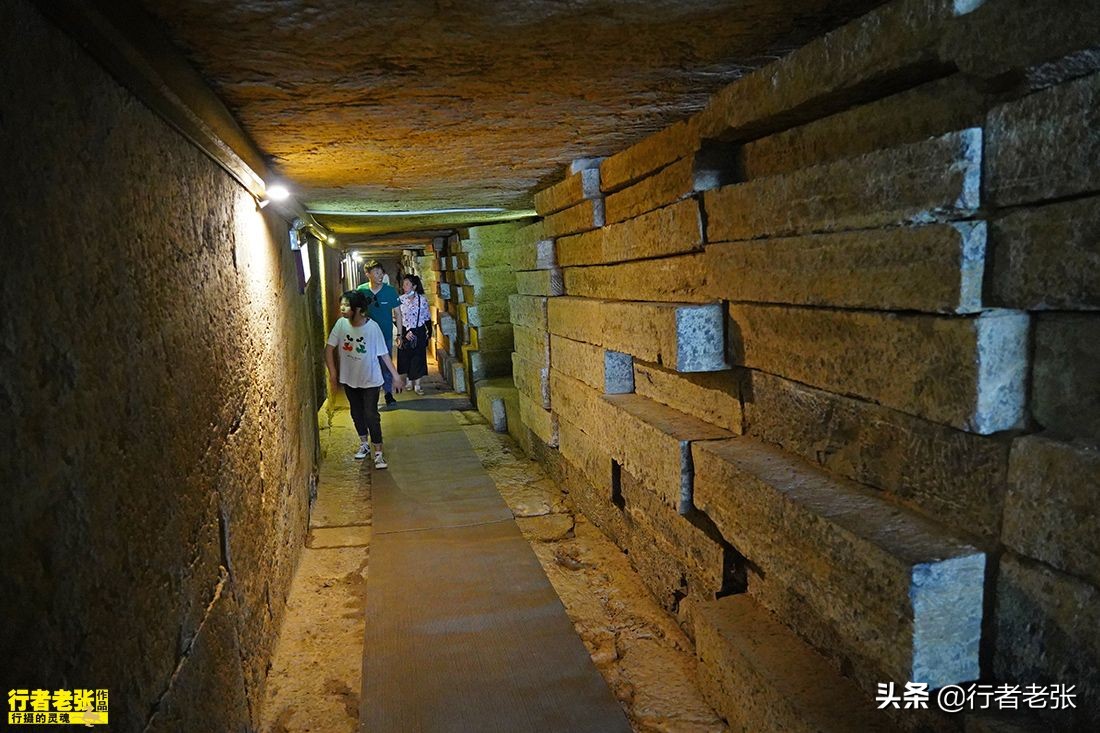 老款卫生间马桶,2000年前的冲水厕所