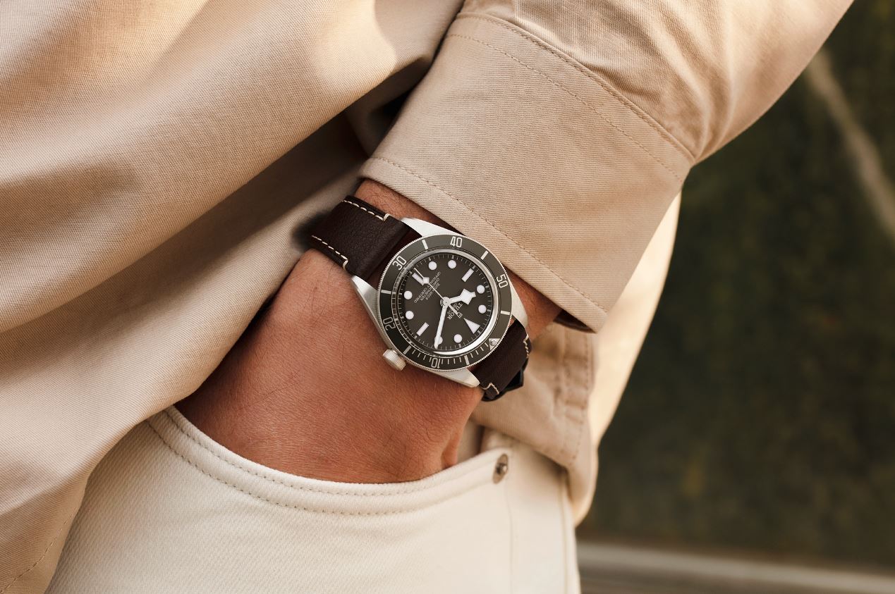 璁よ瘑閽熻〃闆朵欢,璁よ瘑榛勯噾棣栭グ