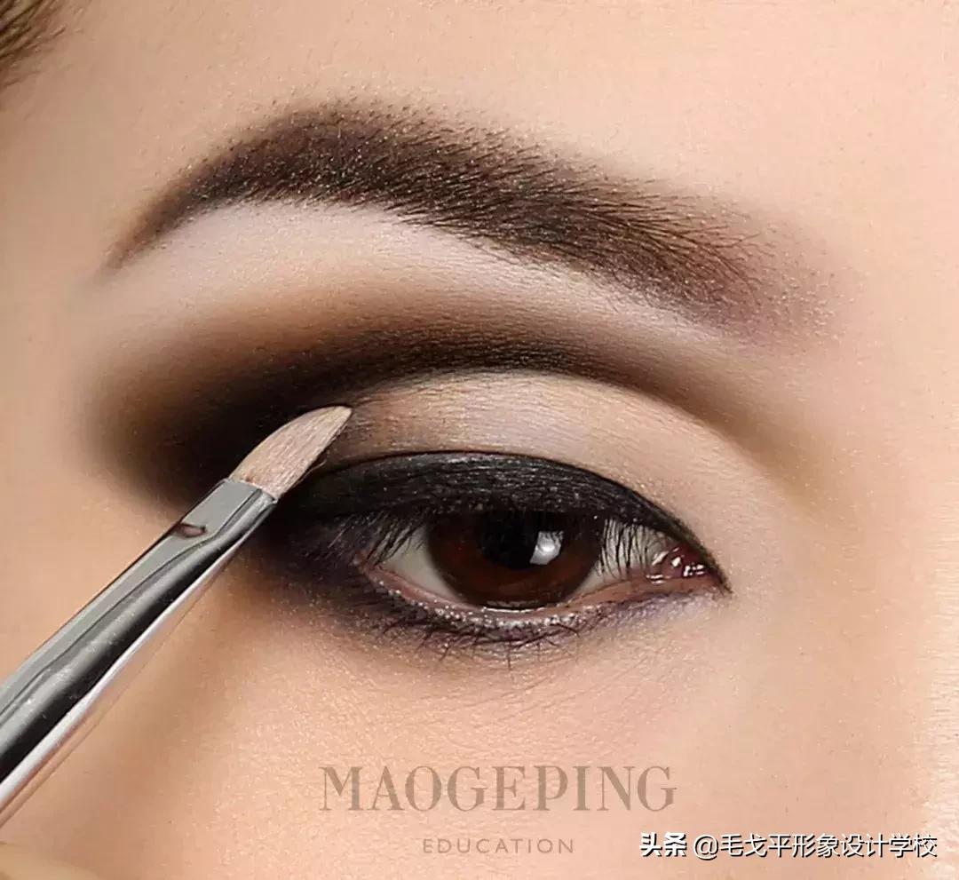 适合新手的不同场合六种眼影画法,买了不适合的眼影怎么办