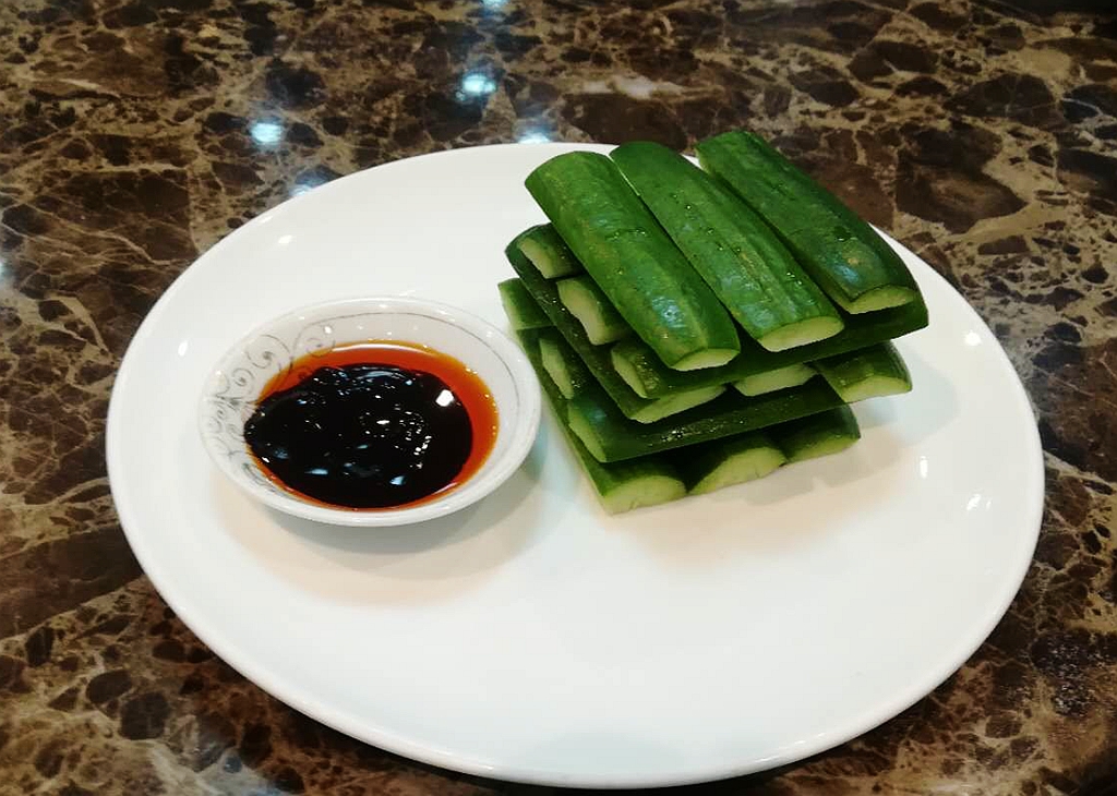 朋友生日请吃饭还得大家平摊买单,朋友生日请吃宴席