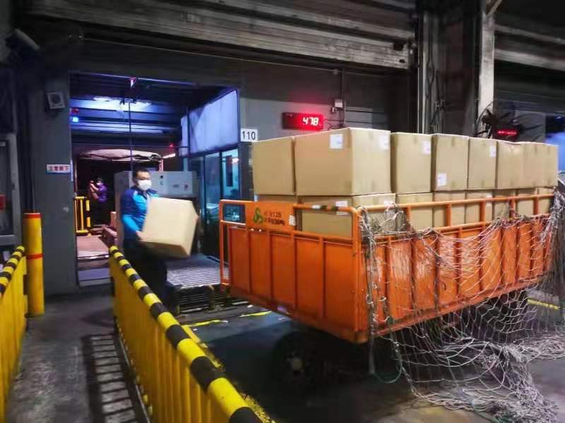 春秋航空公司服务热线电话号码,春秋航空如何升级成可以免费托运