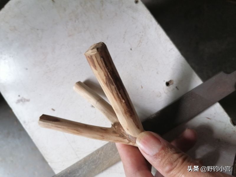 钓鱼怎么用鱼竿支架最好,鱼竿支架怎么用最好用