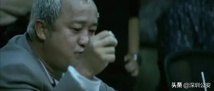 微商哭着下跪,微商泪湿了眼眶