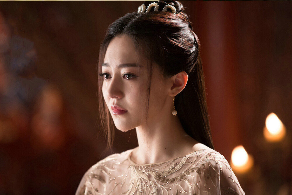 三生三世里阿离自称什么,三生三世里面阿离是半妖吗