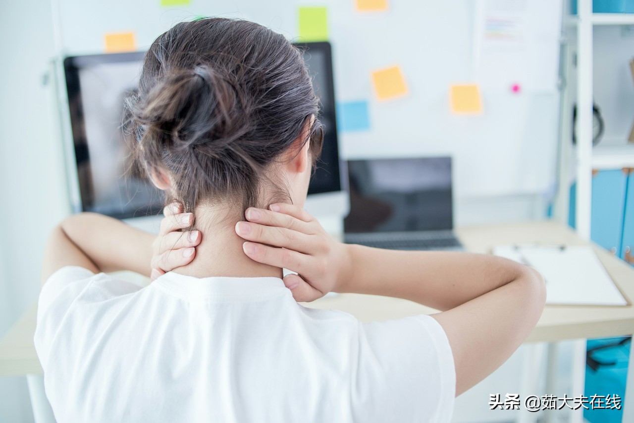 缓解肩和脖子痛的视频,脖子痛可以热敷缓解吗