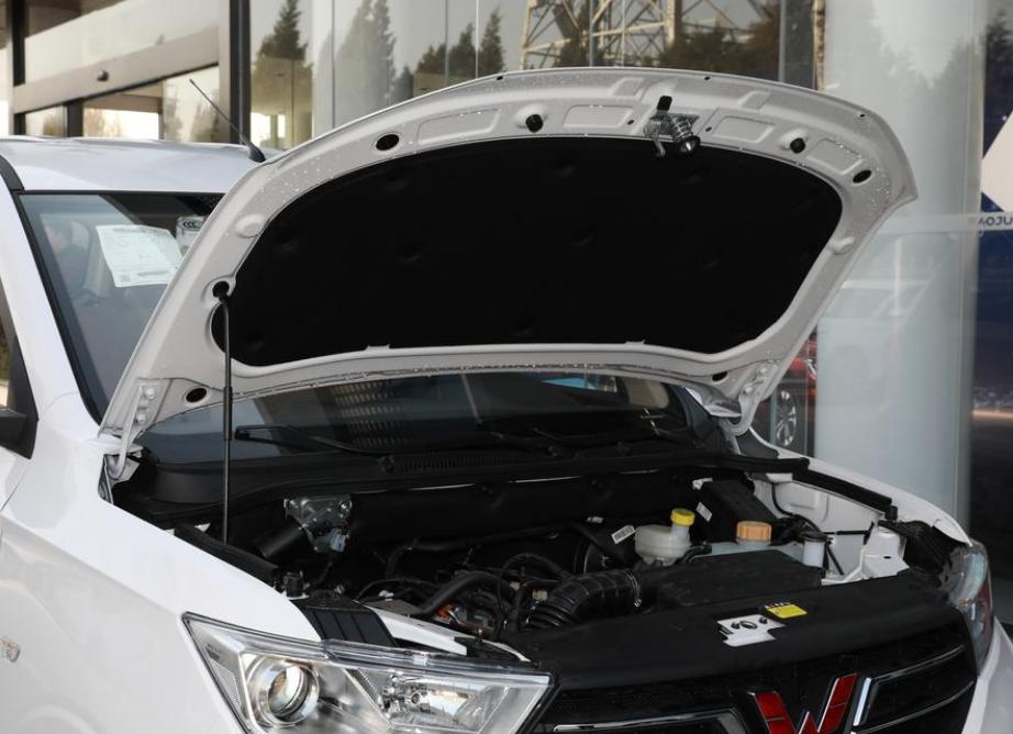 五菱宏光神车拉人,既能载人又能拉货的五菱车