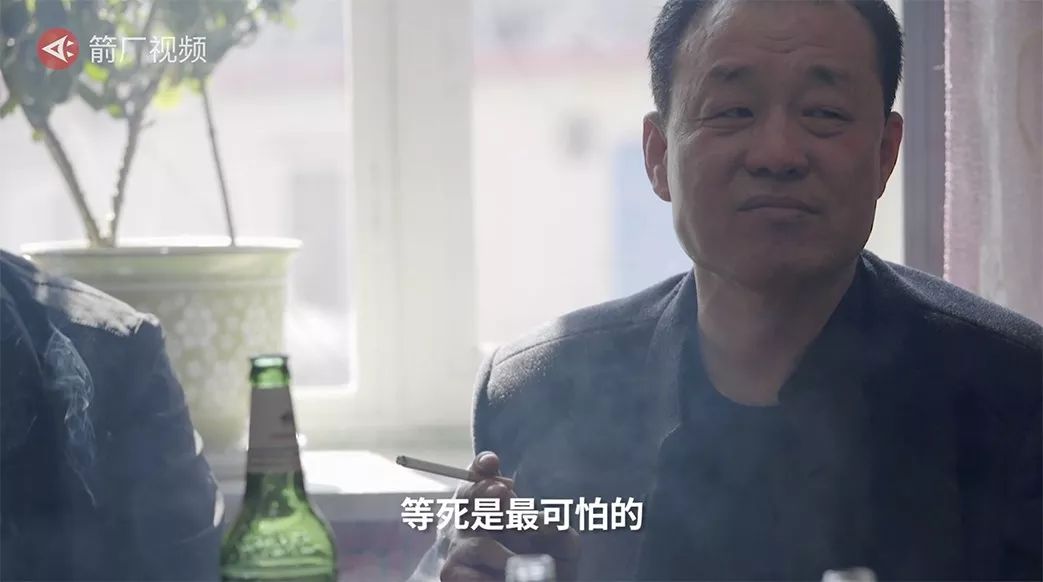 大哥蹲监狱15年完整视频,大哥蹲三年监狱回来