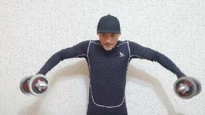 为什么很多健身动作都要收紧肩胛骨？掌握其中原理，健身才会高效