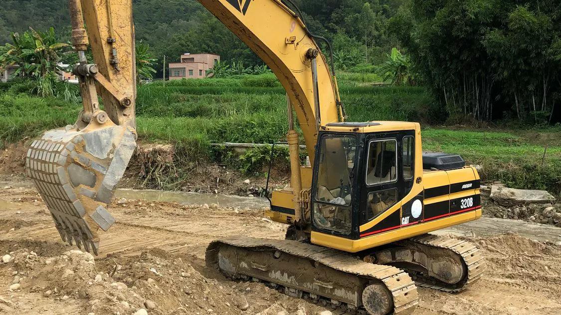 机王依旧不输国产机，23年老兵不死，卡特320V不愧为一代神机