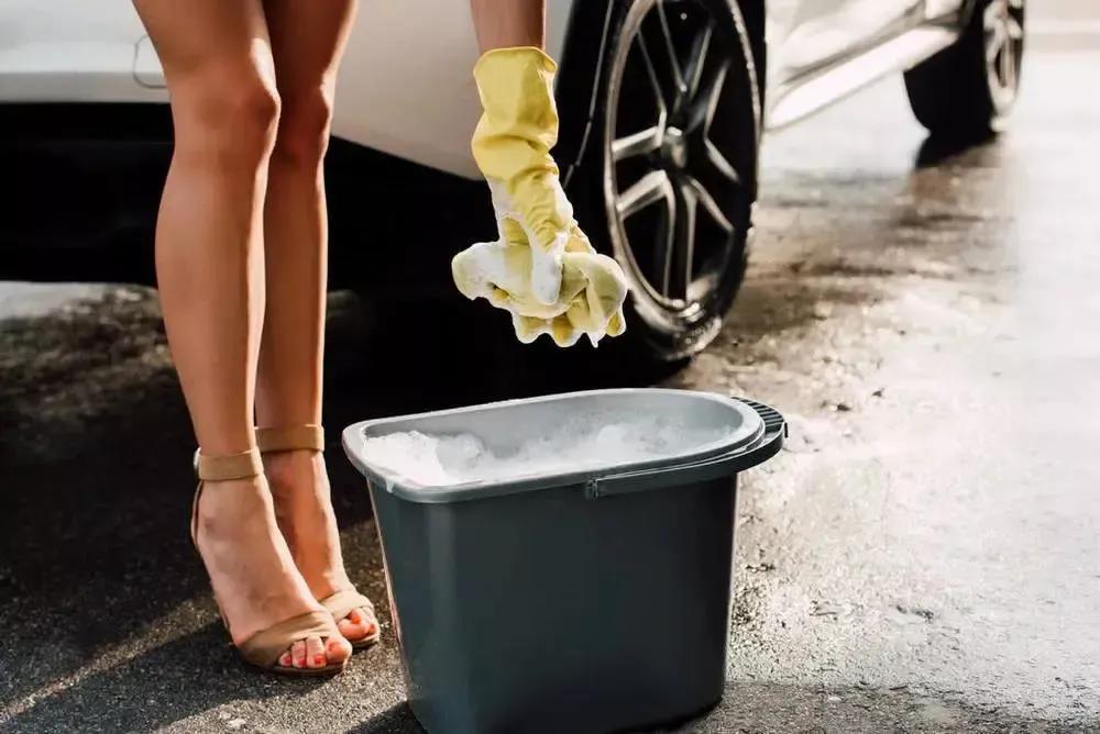 正确的洗车方法及注意事项,洗车必备的常识和技巧有哪些