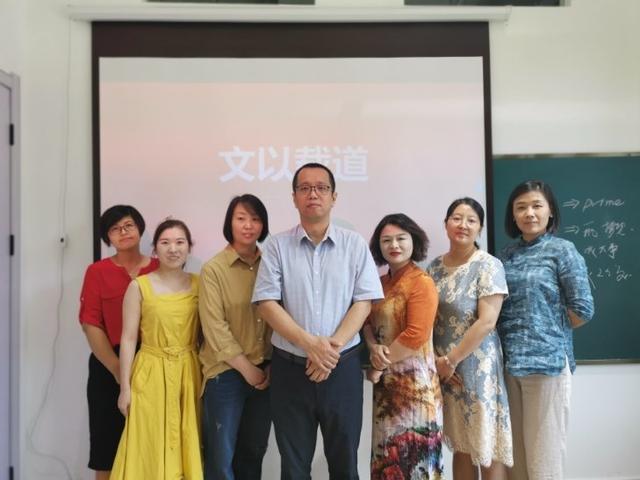 小学教师怎么调进教育局,教师调动到新学校利与弊