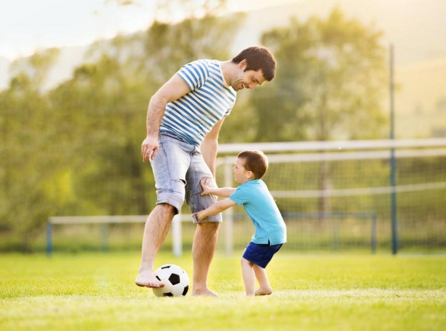 足球的魅力足以让人热泪盈眶,足球体现体育精神的一面