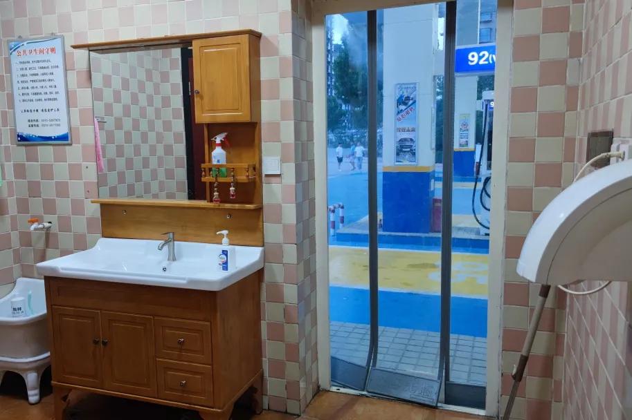 亮了!靓了!更有量了!峰峰“老旧小”加油站穿上了“新衣”