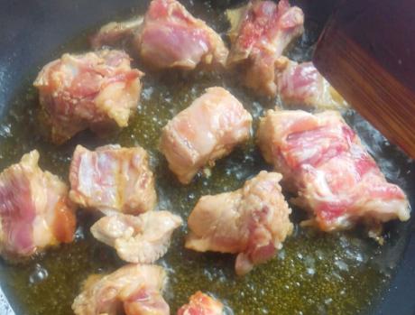 自贡米酒蒜香排骨的做法,怎么用蒜香粉做蒜香排骨