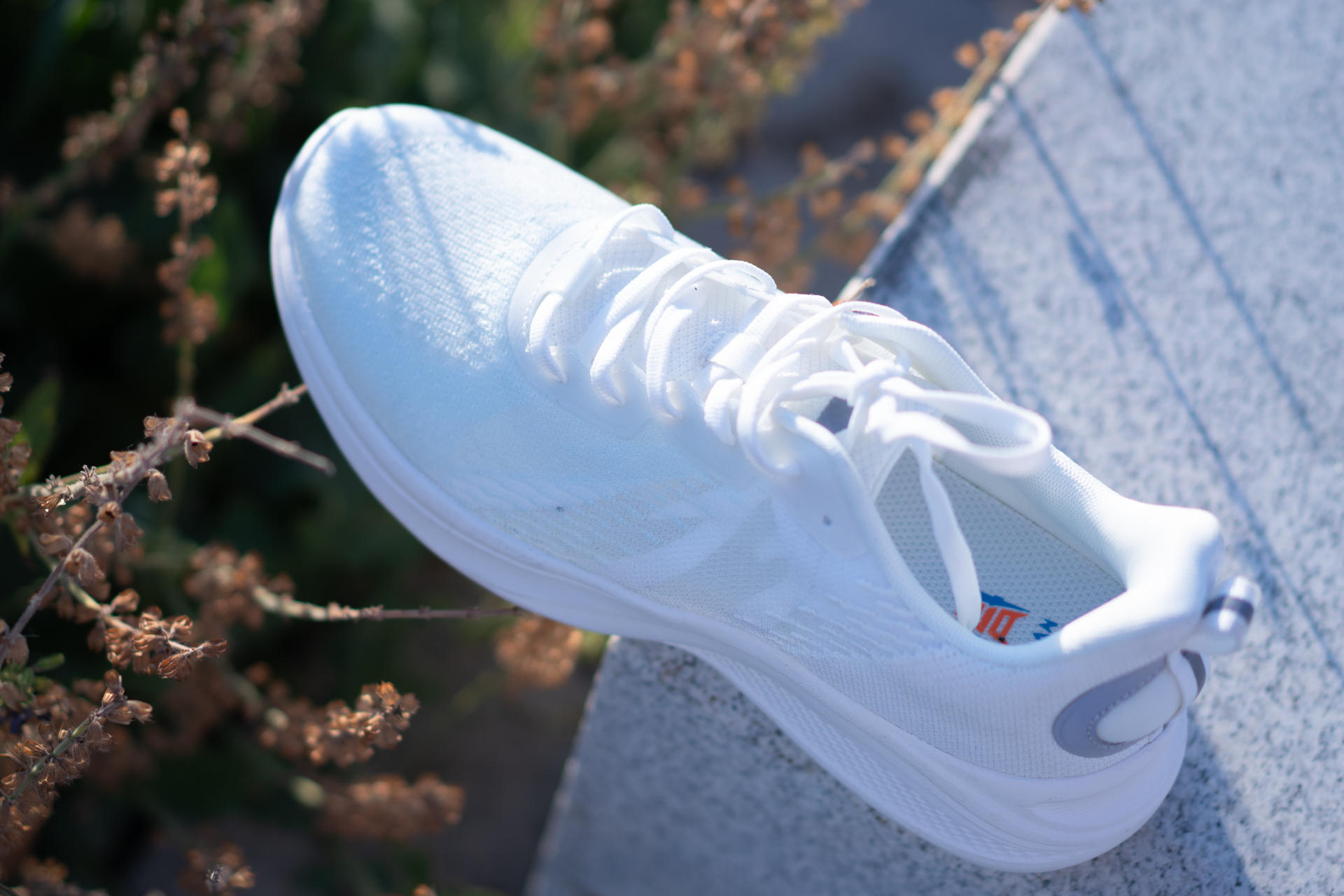 穿着变色鞋子是什么体验?——良计光变色鞋开箱