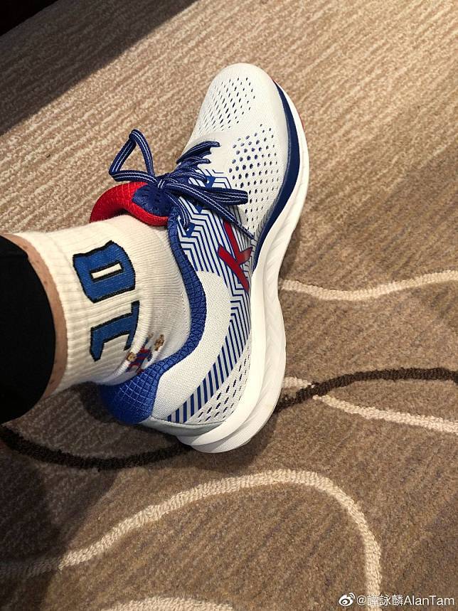 璋拸楹熸埓涓夊潡鎵嬭〃 (璋拸楹熺┛闉嬪瓙鍥剧墖)