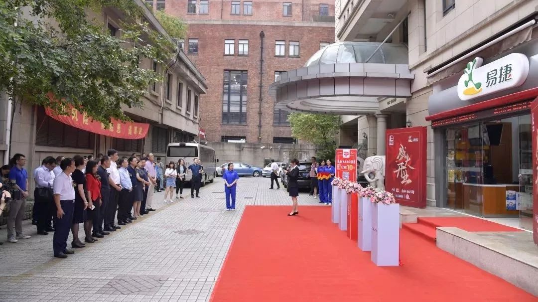 开卖咖啡、推出无感支付便利店，易捷接连出招新零售