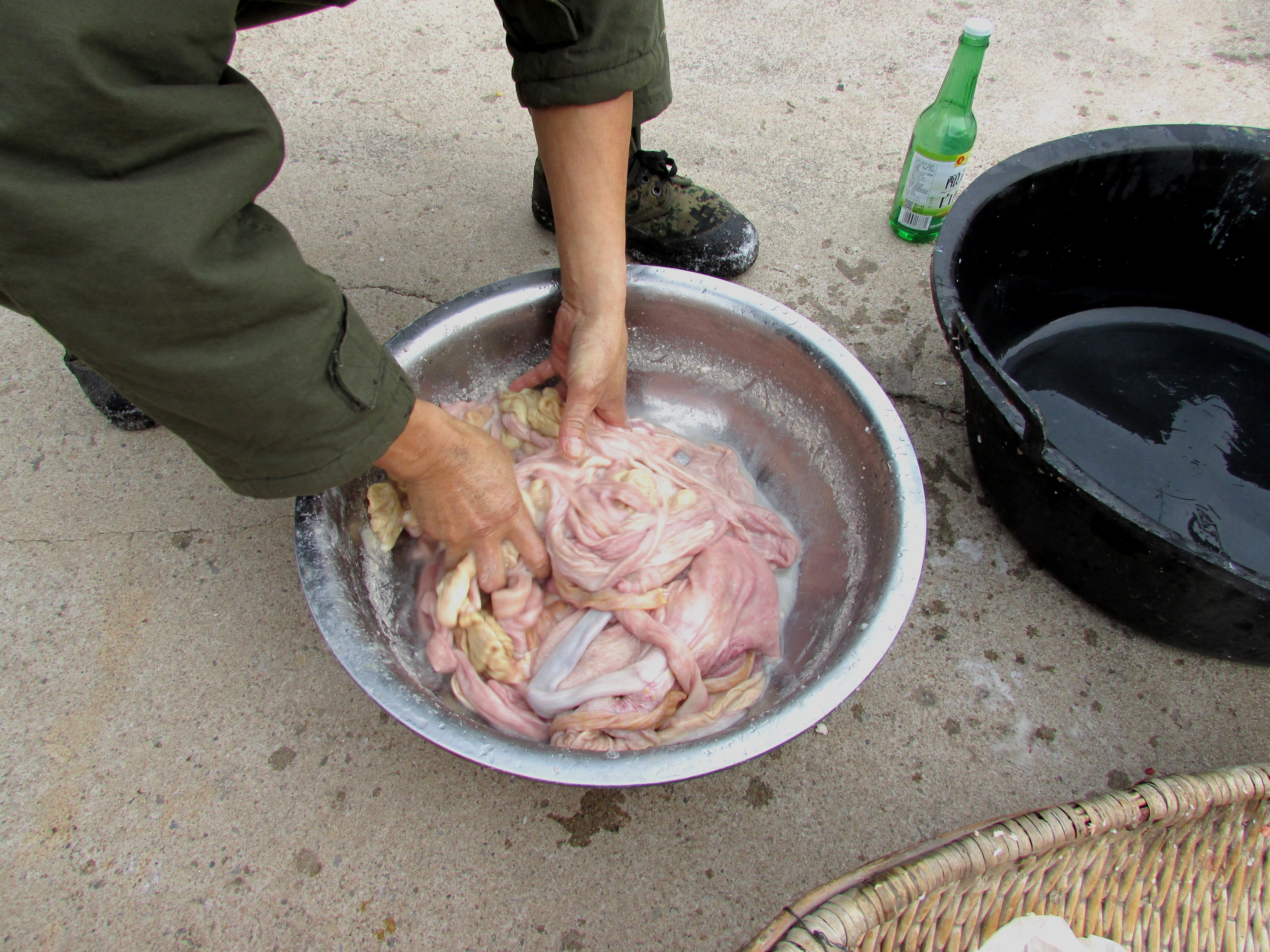东北杀年猪来吃猪肉,老东北杀年猪