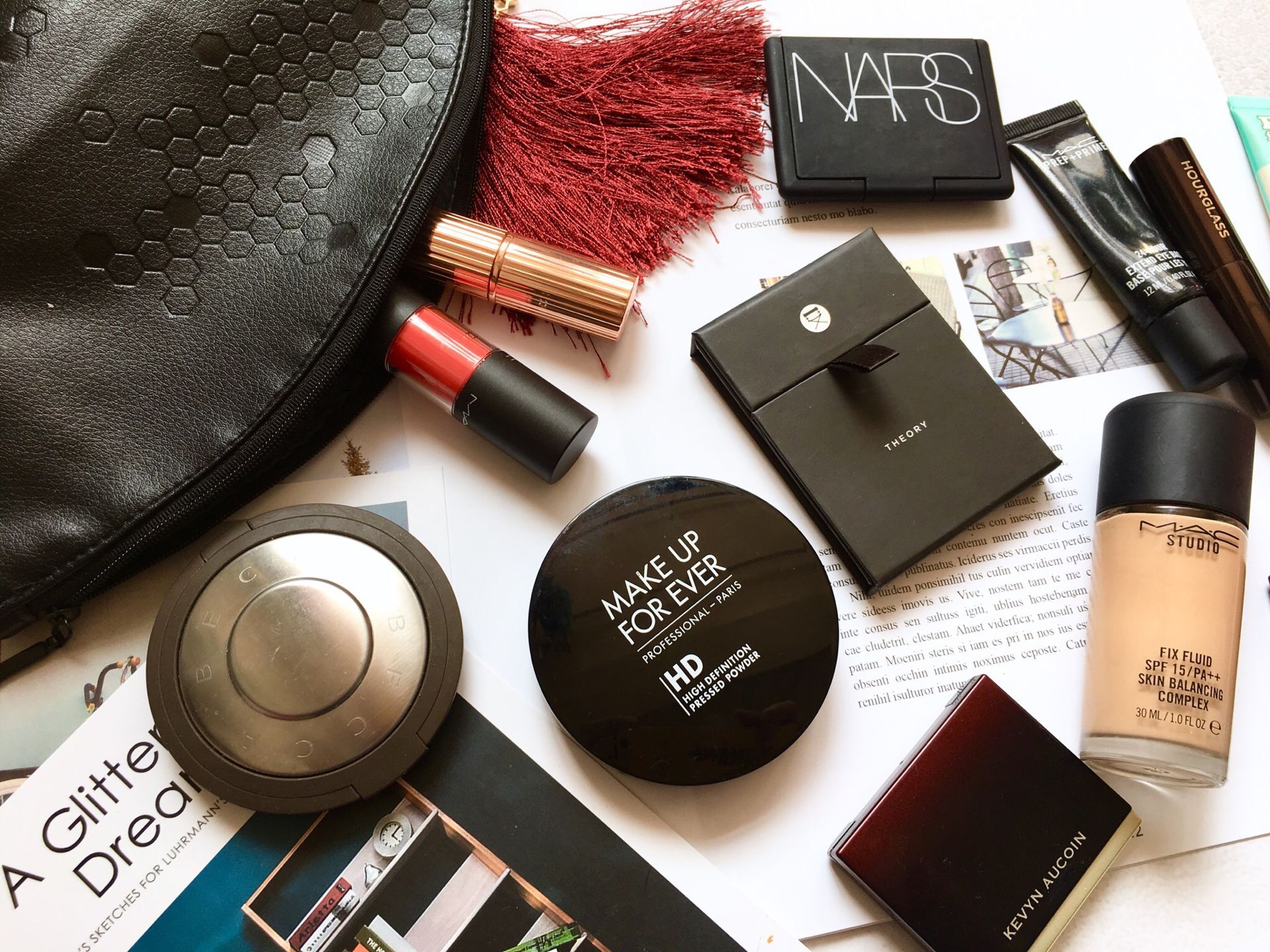 出门旅行必备化妆包,出门旅行的化妆包都带了什么