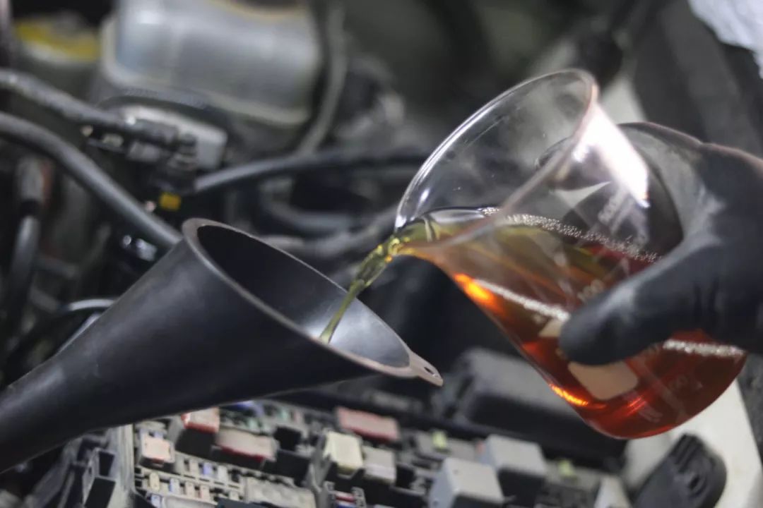 怪兽修车:翻新“残损不堪”的二手霸道LC150,满血复活变新车