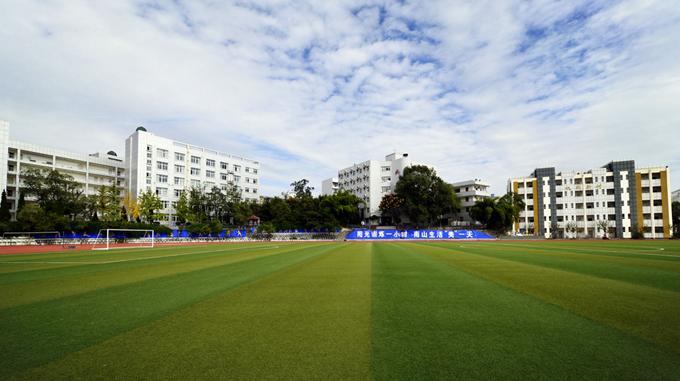 绵阳南山实验中学历年211上线率,绵阳南山中学高中学费一年多少钱