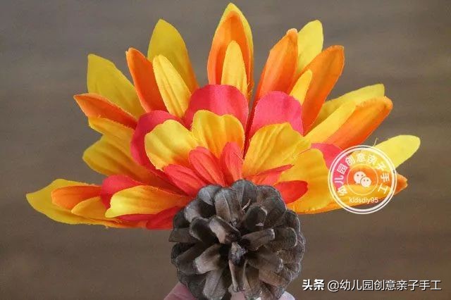 松果手工火鸡教程,感恩节小火鸡手工