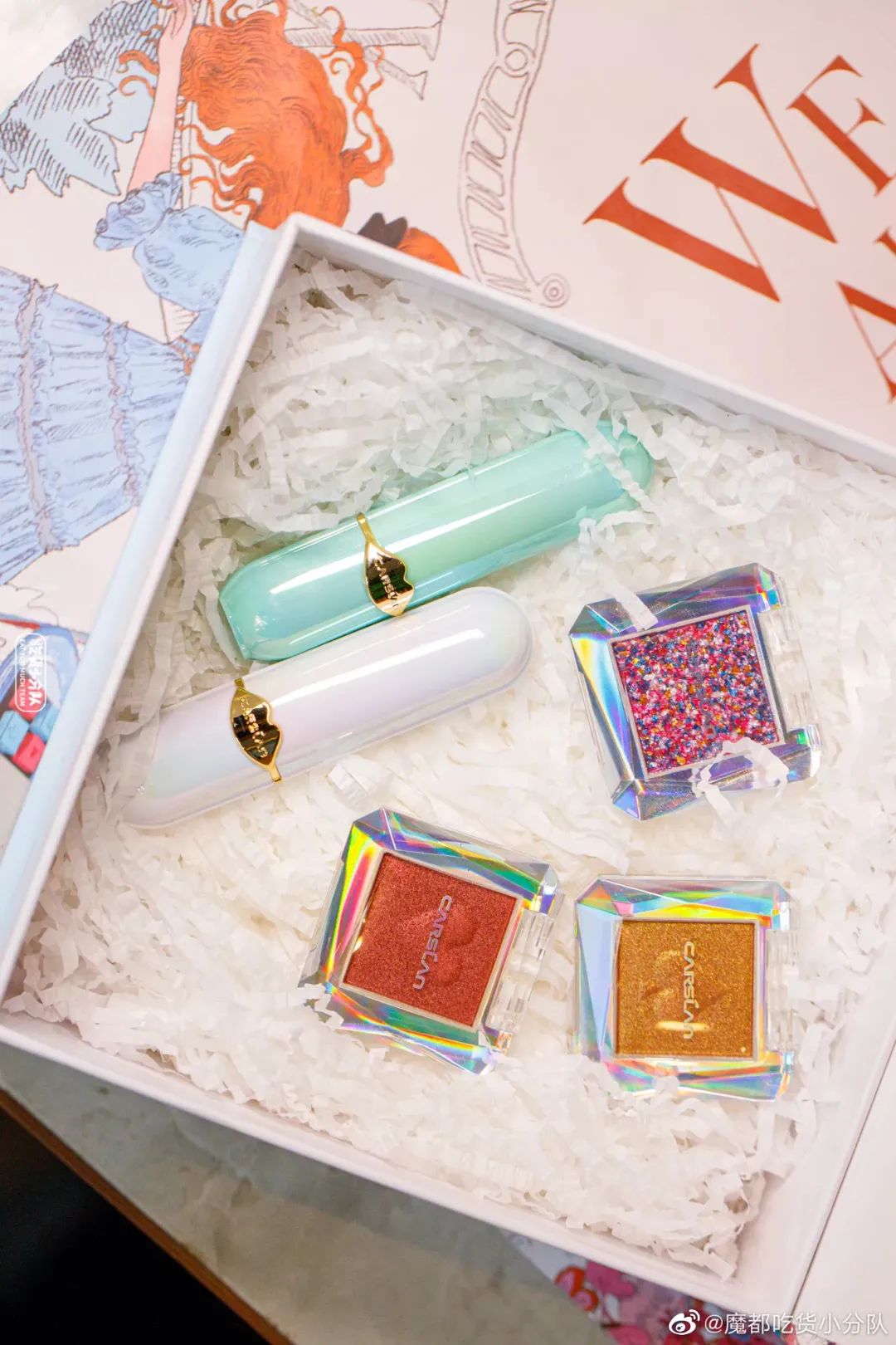 卡姿兰x必胜客的“下午茶”主题彩妆包装,梦回爱丽丝