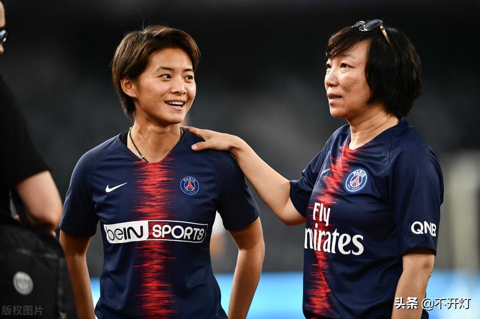 没点技术还真当不了足球教练,懂足球的人才知道配合有多强