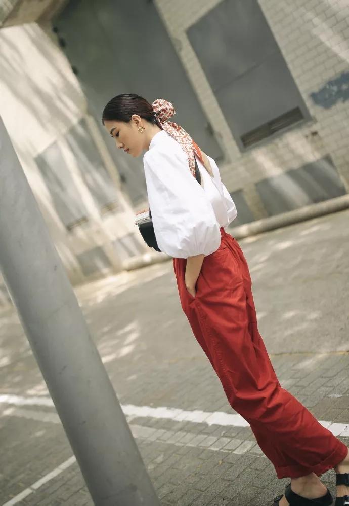 最新款的腰包简单一点,斜挎腰包最值得入手的大牌