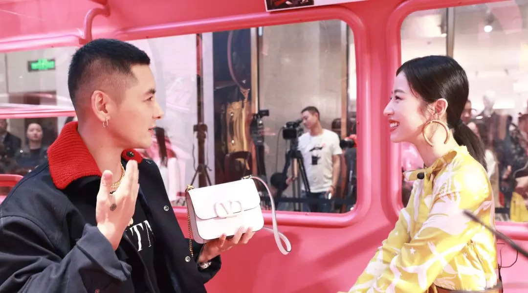 我抓住了一位资深柜员,道出了如何让你掏钱买包的秘密