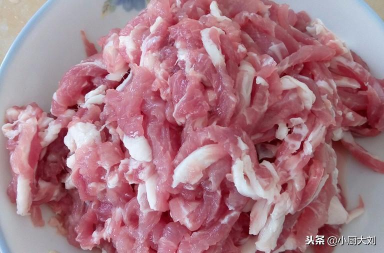 炒肉粘锅怎么处理,炒肉时肉丝容易粘锅的原因