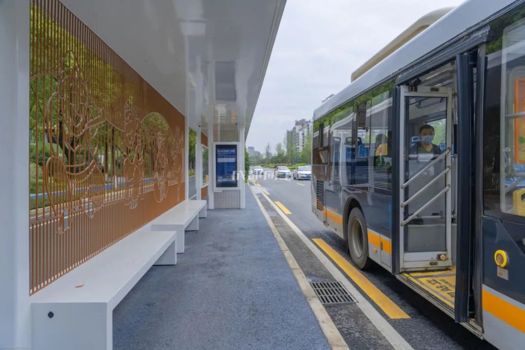 成都二圈层公交车对比,成都二圈层双流和龙泉谁更强