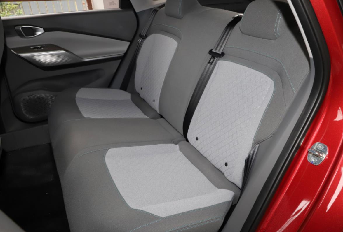 同重量的轿车和suv哪个省油,15万买强实力家用车买这4款准没错