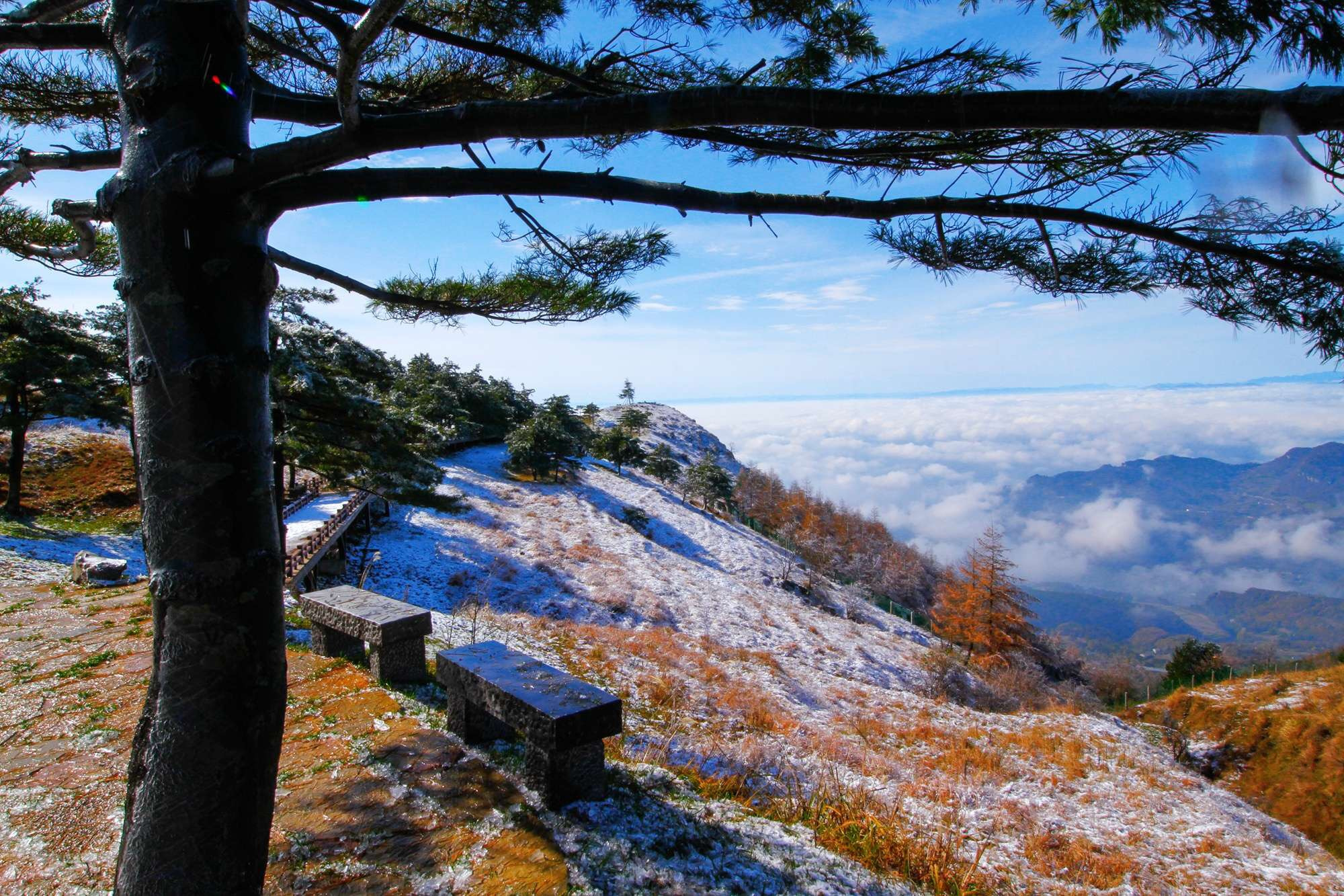 百里荒滑雪和五峰滑雪场哪个好玩 (百里荒滑雪2021何时开场)