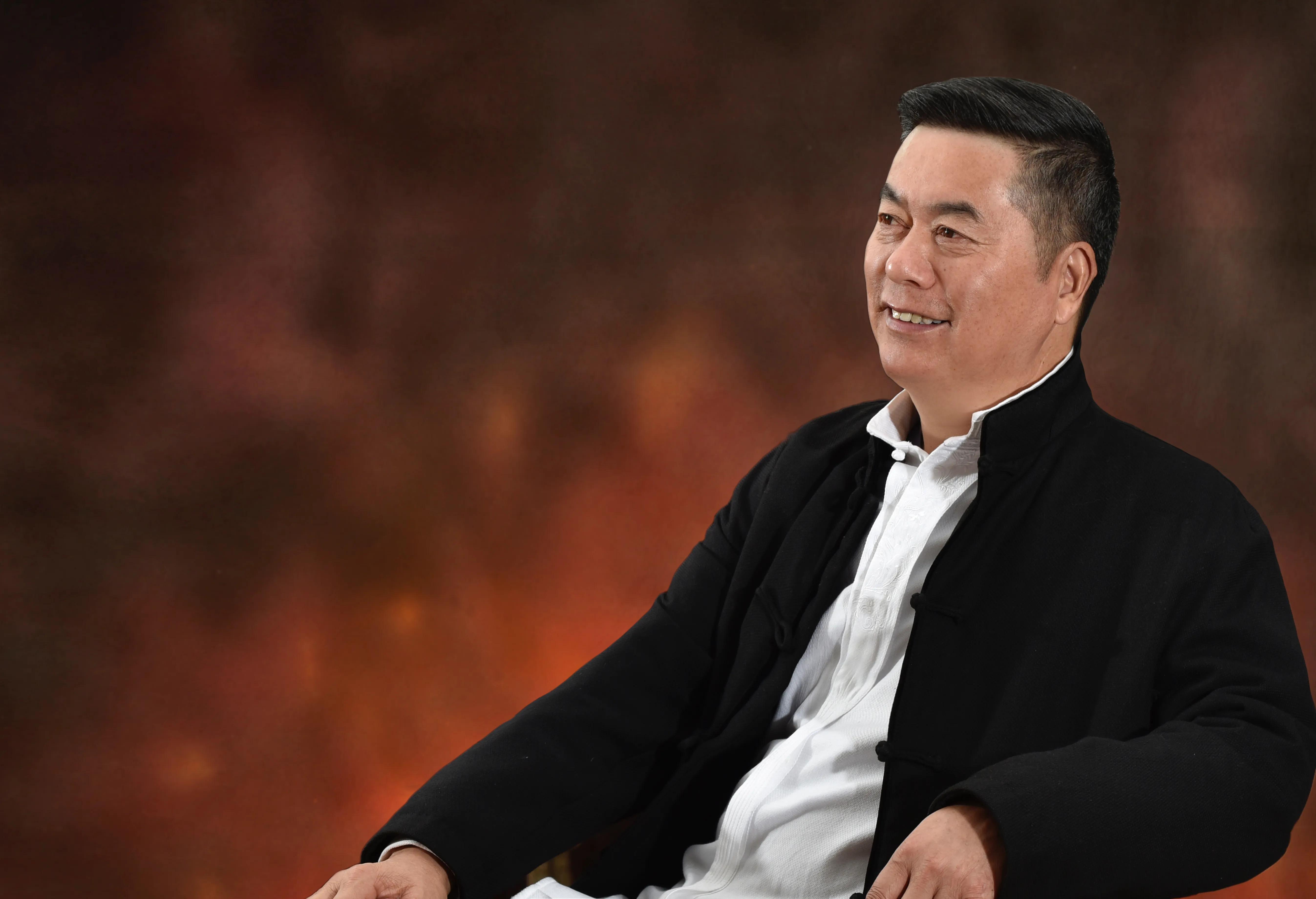 享受阳光-醉爱收藏文化的著名企业家许末兴