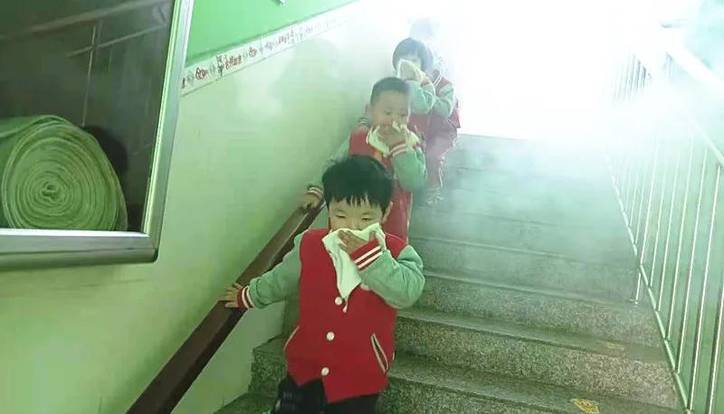 关于119消防的演练视频,119消防宣传日逃生视频